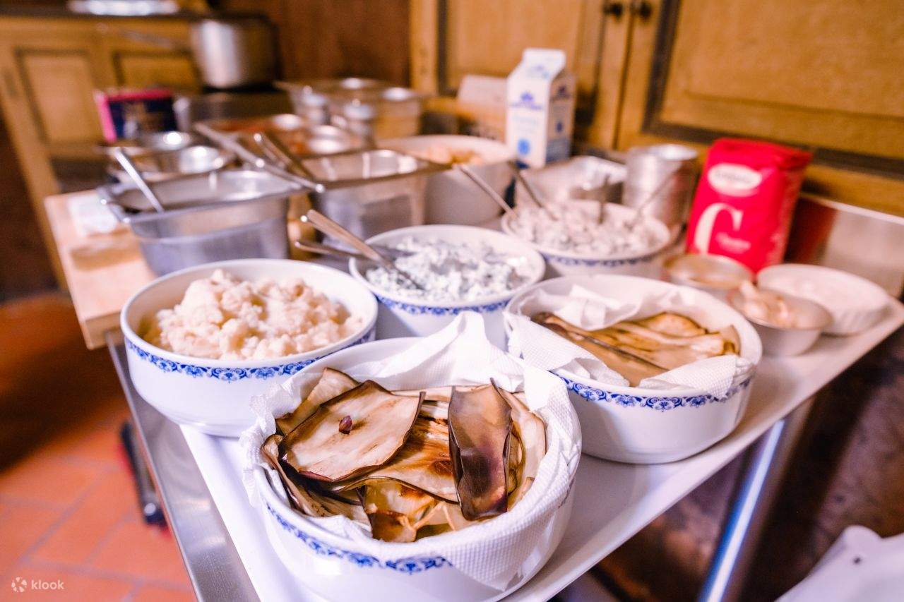 Corso di cucina semi-privato con vino illimitato 