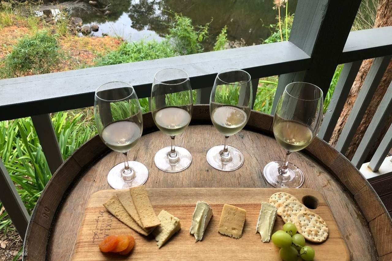 Фрукты и крекеры