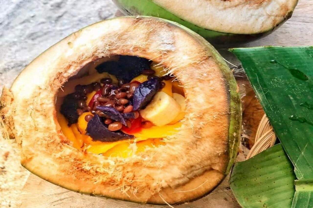 Cibo cucinato all'interno di una canna di bambù