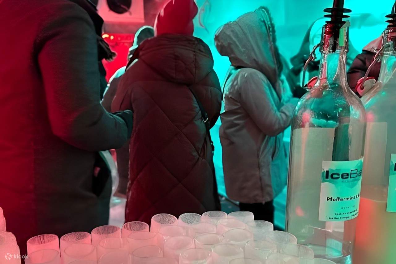Rilassati all'Icebar Cologne: un'indimenticabile esperienza ghiacciata in città!