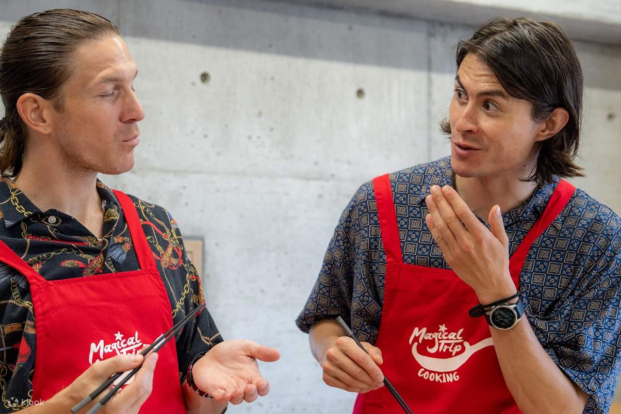 Trải nghiệm nấu ăn và thưởng thức rượu sake tại nhà ở Osaka