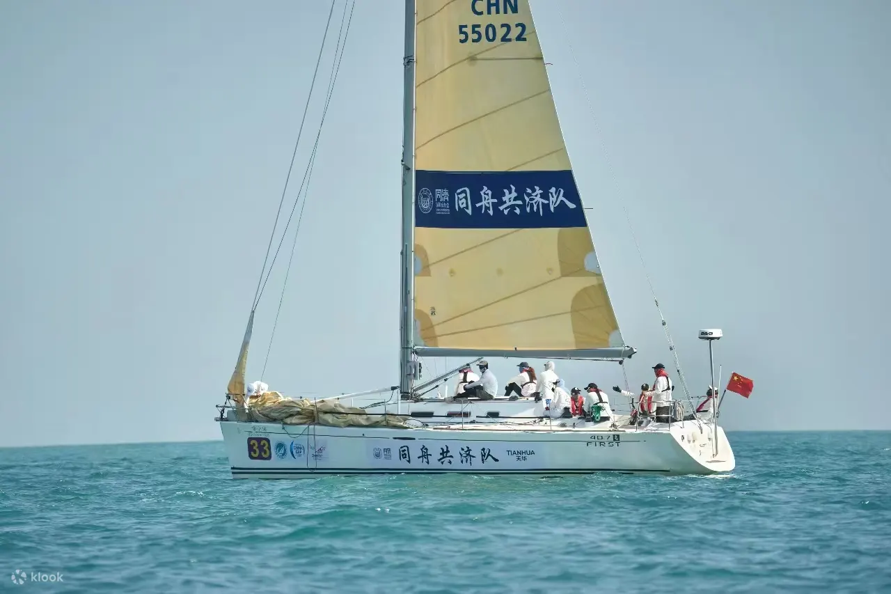 豪华帆船：
荷载10乘客，有洗手间，含鱼竿鱼饵，出海4小时，可现钓现煮，鲜