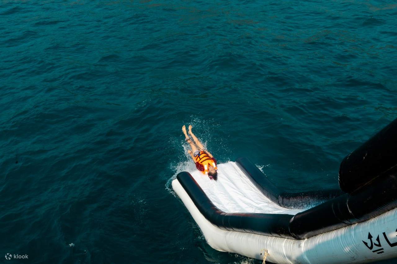 바다 슬라이드에서의 신나는 순간