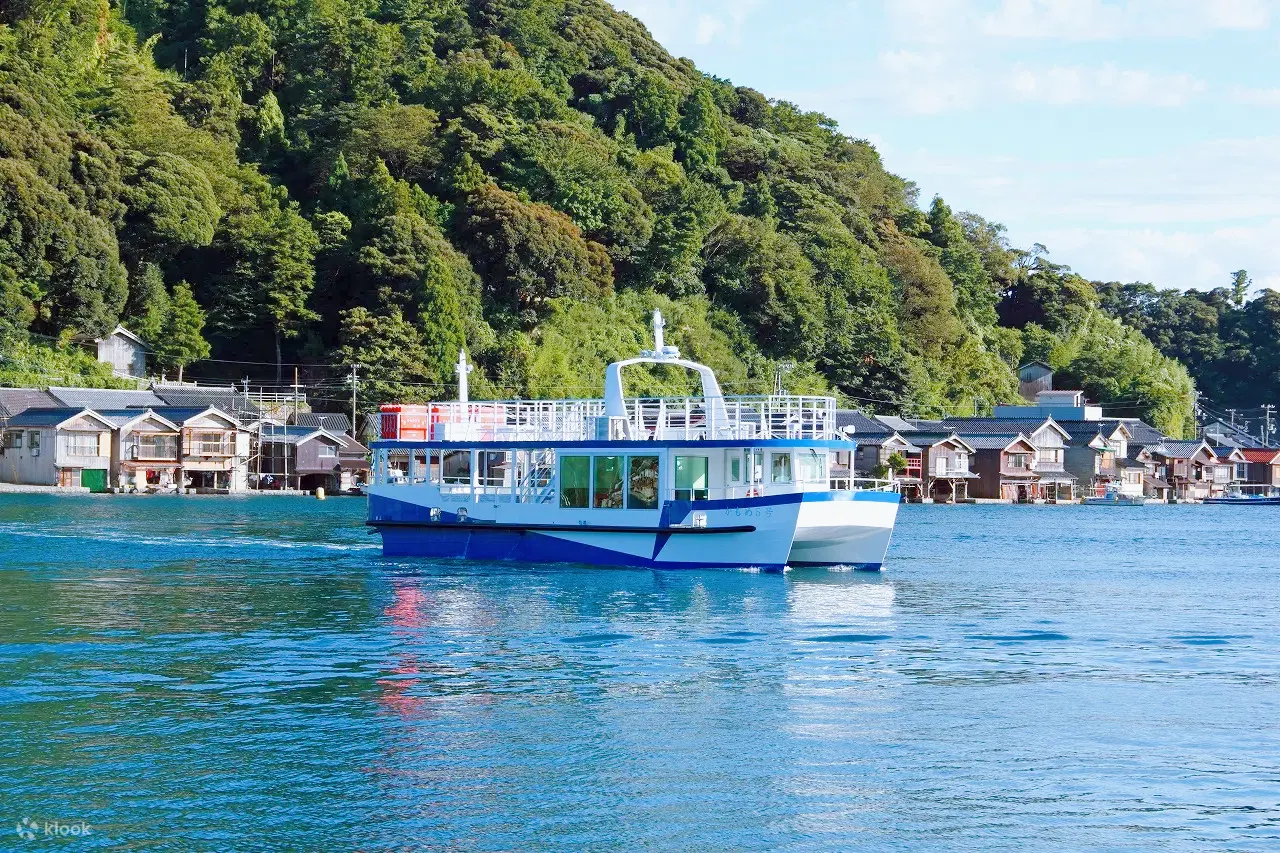 ine bay sightseeing boat
