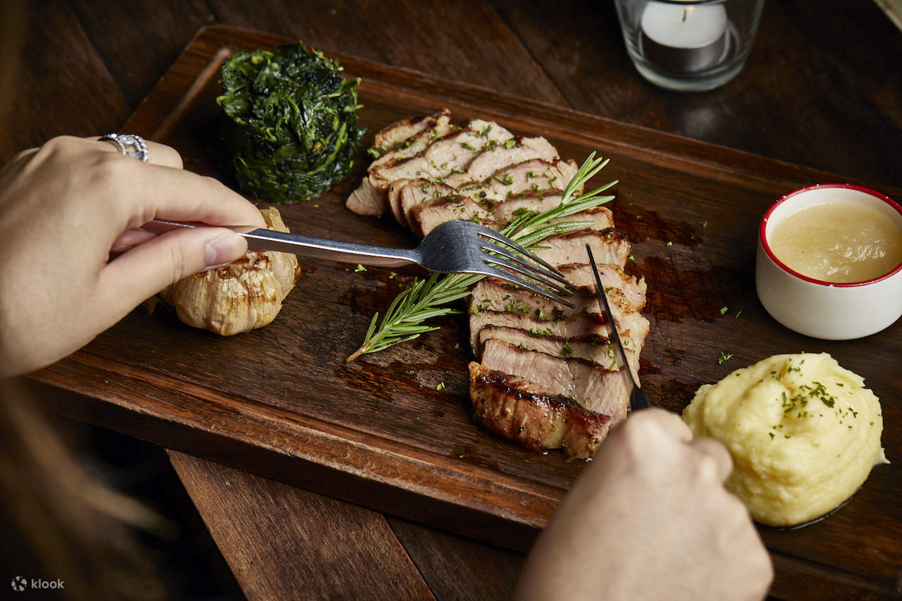 방콕 아리에 위치한 칸티나 와인 바 & 이탈리안 키친