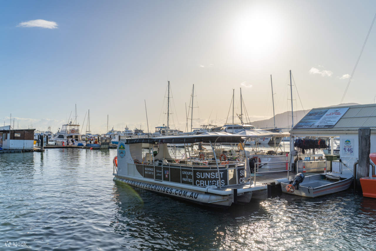 Pelayaran Melawat Pemandangan dan Matahari Terbenam di Cairns