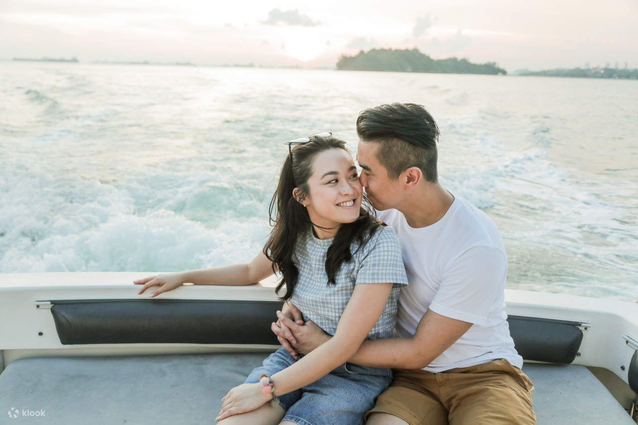 Crucero Privado en Yate al Atardecer con Cena