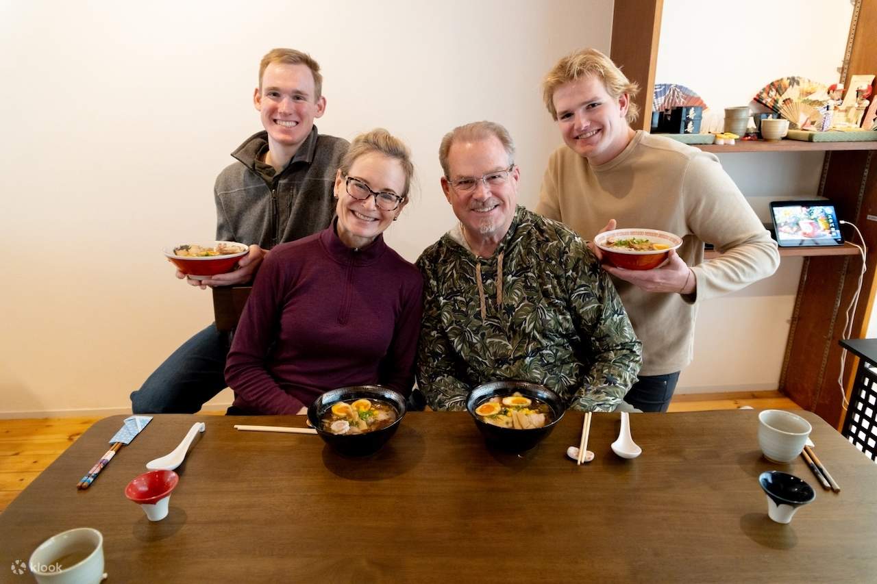 Cours de cuisine : Sushi & Ramen et dégustation de saké à Tokyo !