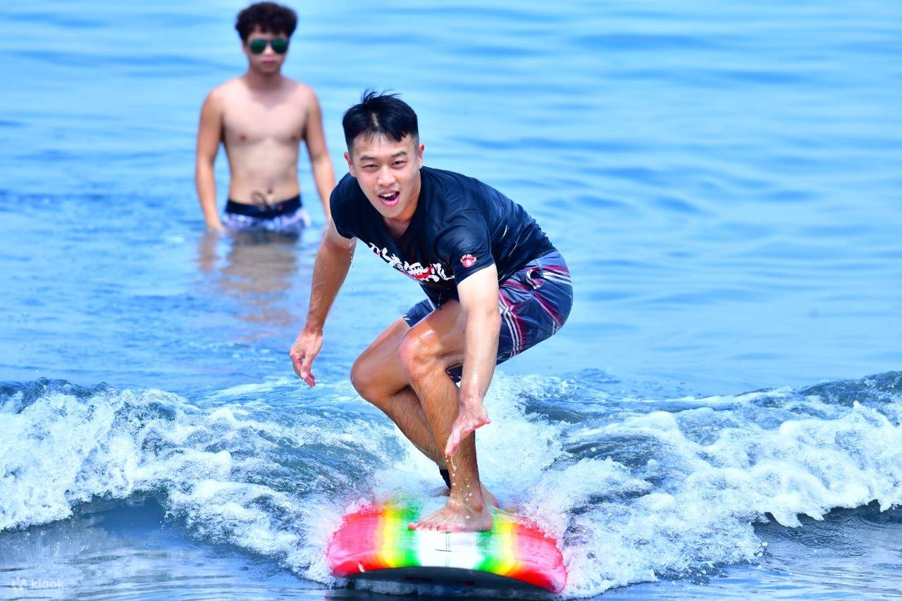 Lần đầu lướt sóng cũng có thể ngầu như vậy 😎