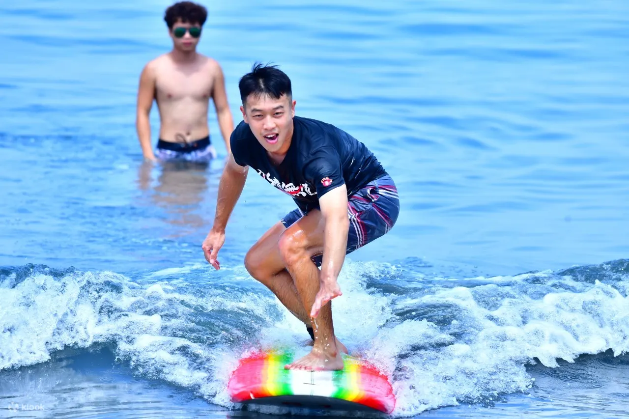 第一次冲浪也可以这么帅😎
