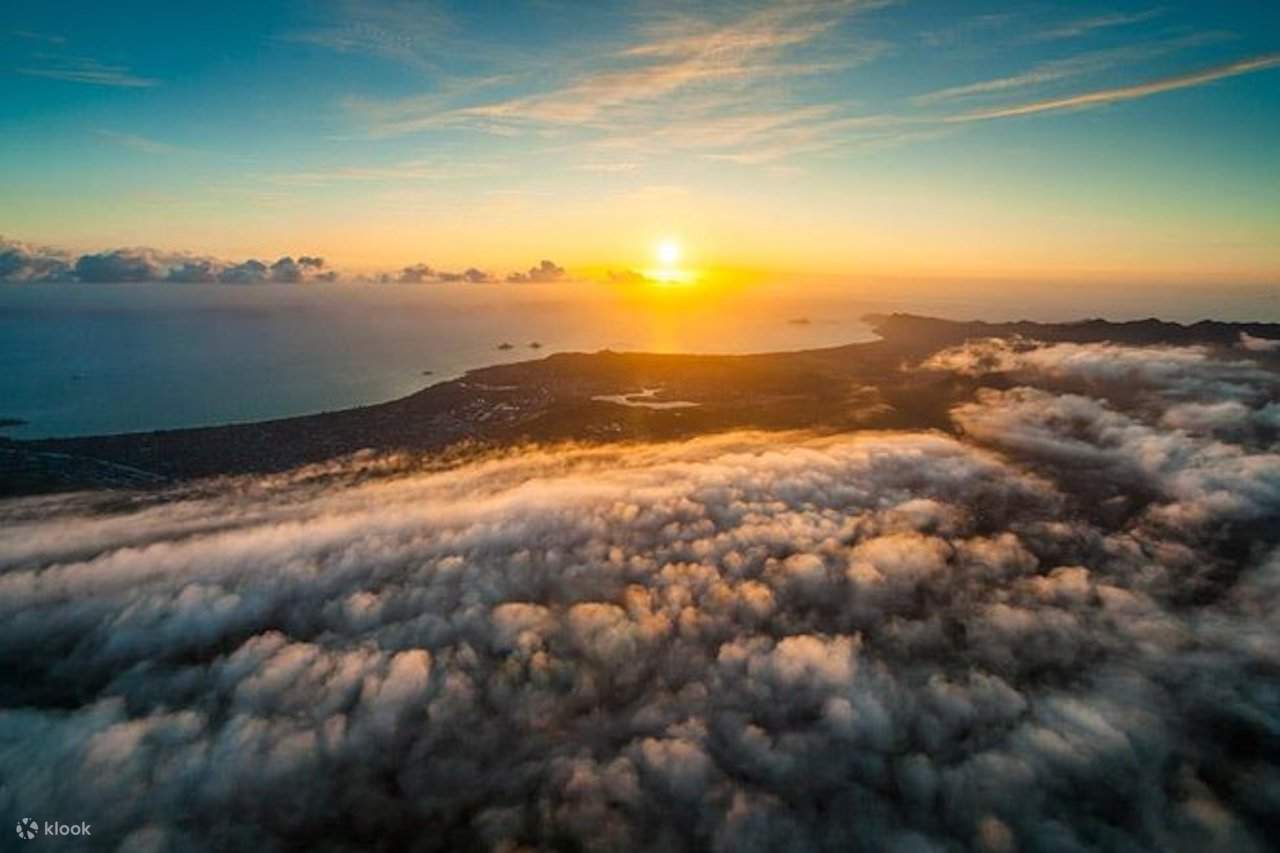Matahari Terbenam Oahu yang Panorama