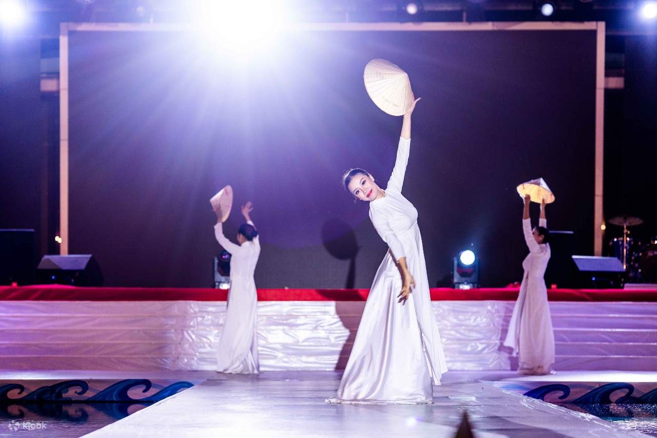 Temple Danang Beach Club Dinner Show (Da Nang) - Klook