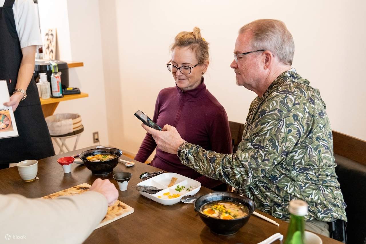 Cours de cuisine : préparez des sushis & des ramens et dégustez du saké à Tokyo !