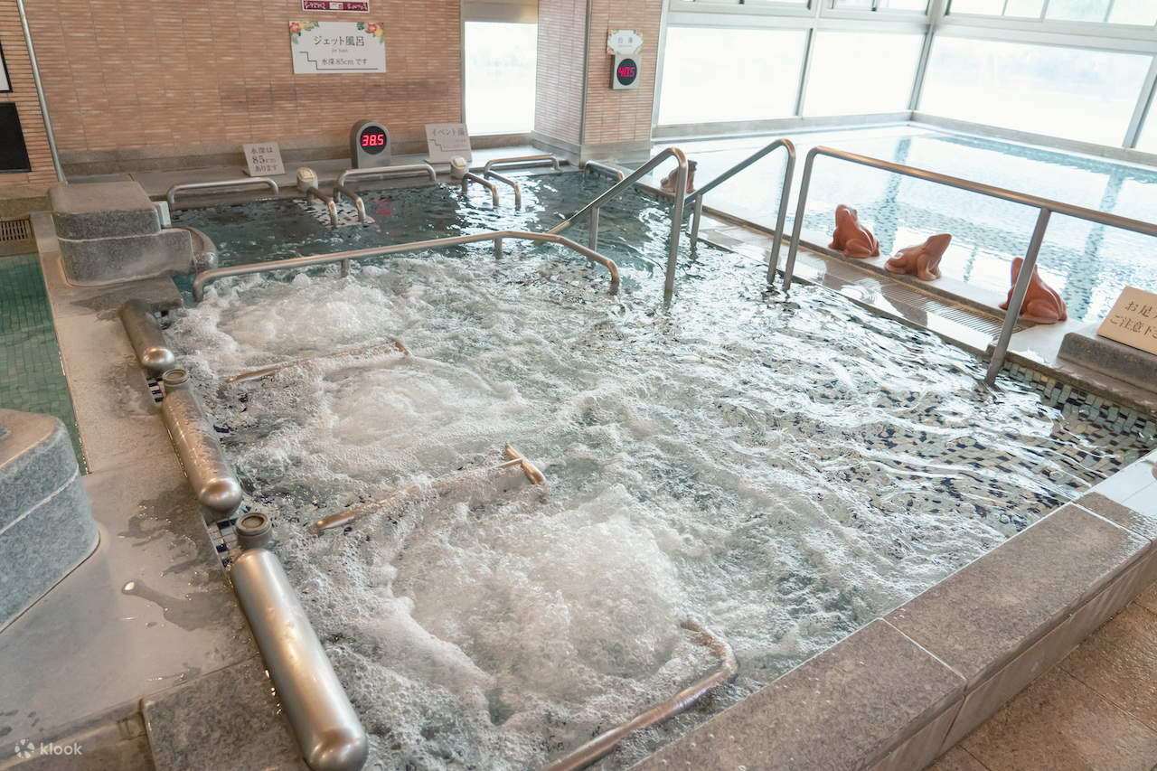 Natürliche heiße Quelle Nami no Yu