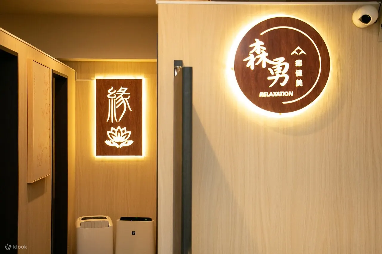 地理位置优越，方便快速放松。位于西新宿站步行2分钟内，邻近多座商务大楼与酒店，适合上班族或旅途中短时间缓解疲劳、提升效率。