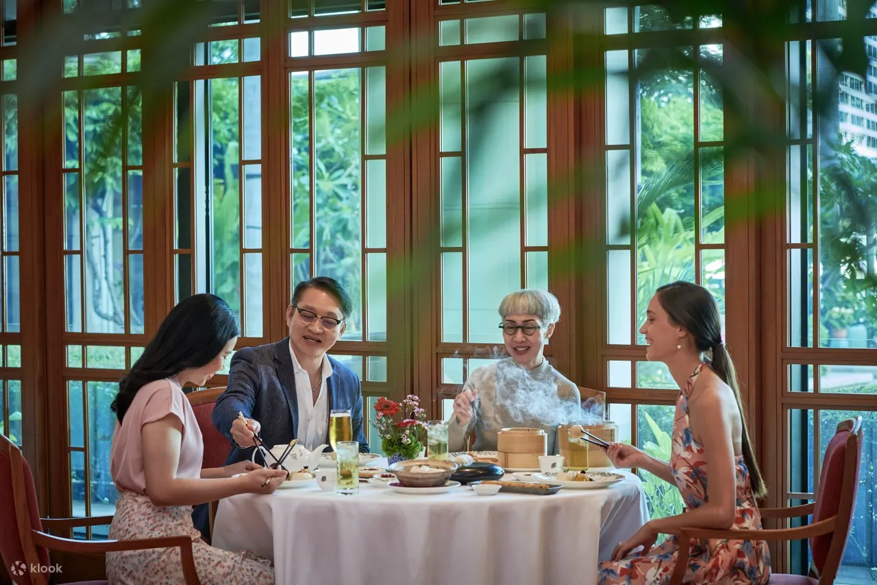 Invite the whole family or set up a romantic date with a loved one and enjoy a variety of gourmet-style Chinese set menus