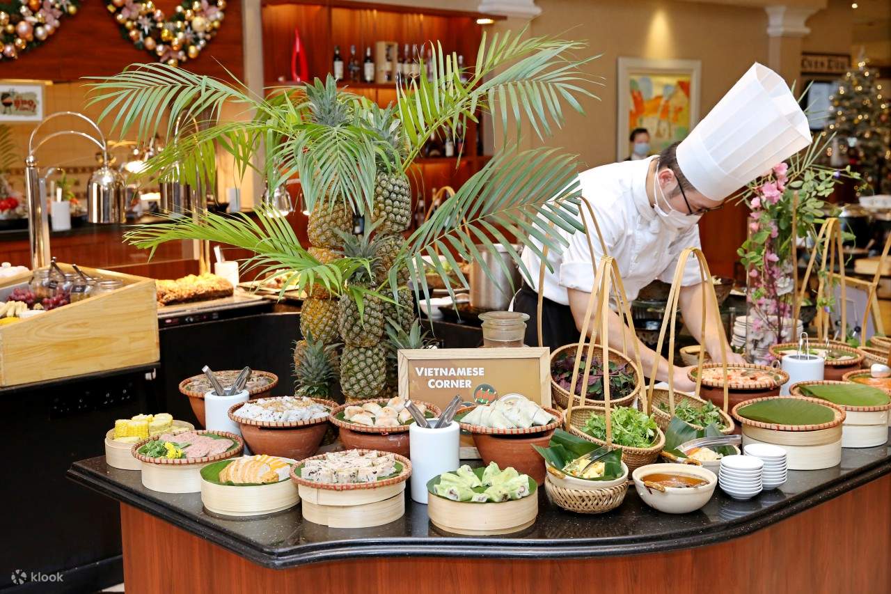 บุฟเฟต์นานาชาติ ที่ โรงแรมเชอราตัน ฮานอย เวสต์ 