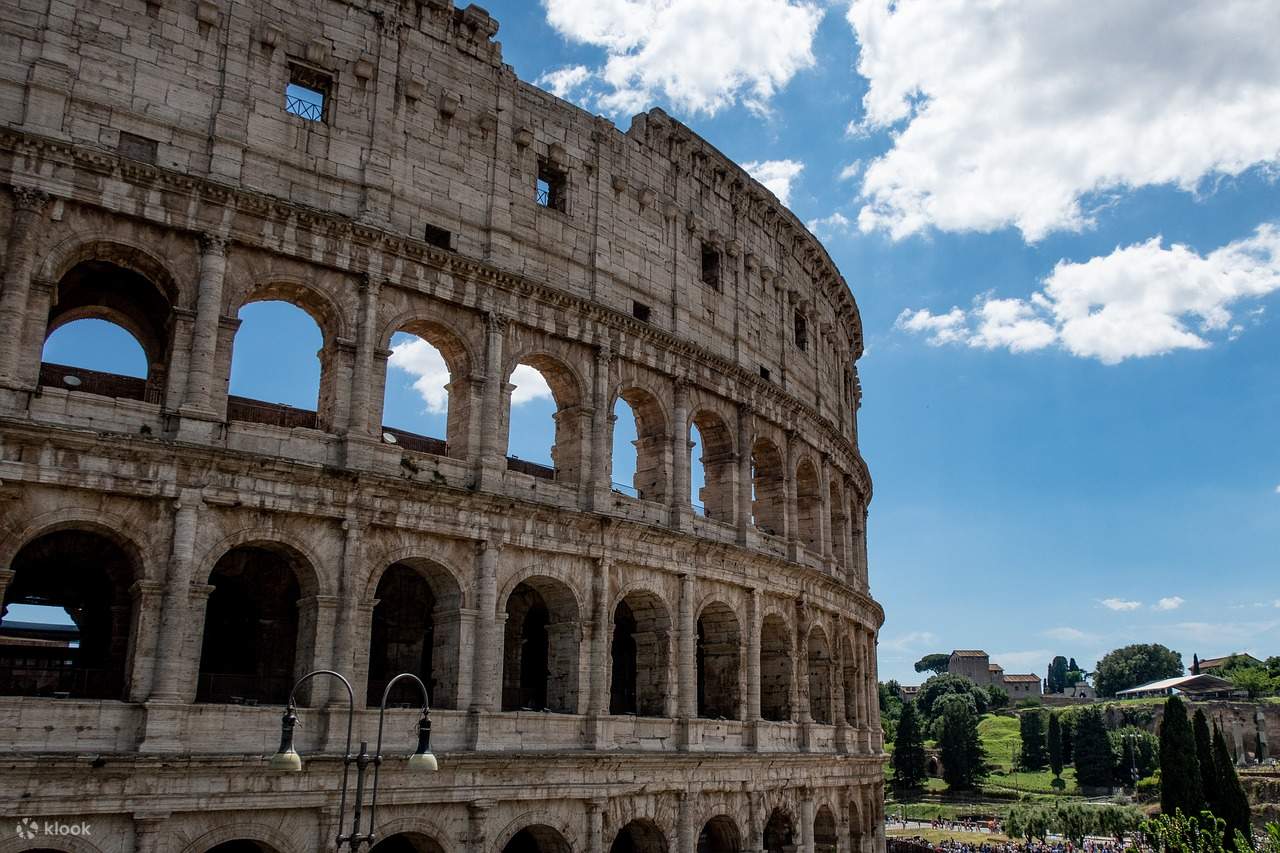 chinese tour guide in rome