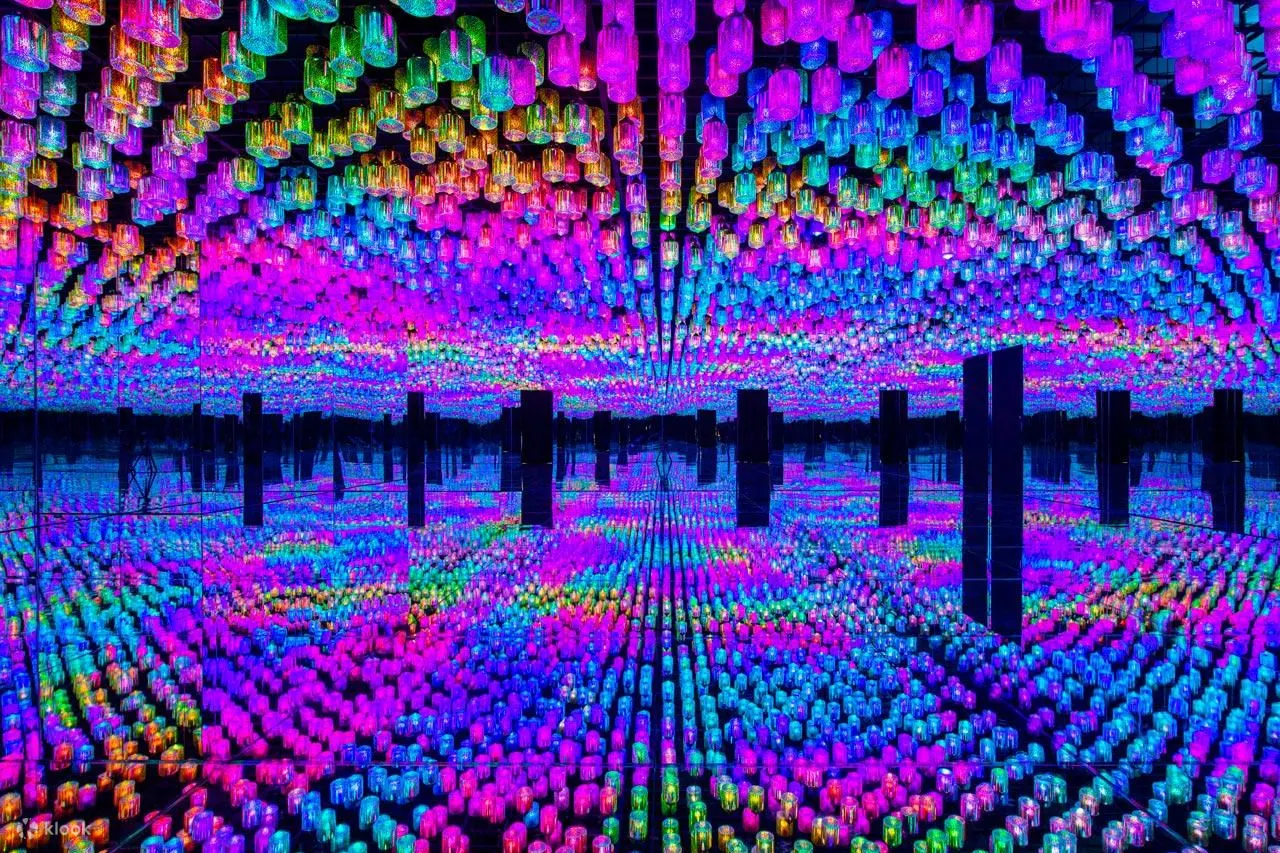 The Universe, Shadow, Fantasy, Mirror and Legend exhibition area offers panoramic immersive light and shadow exploration and an unimaginable visual sensory experience.
