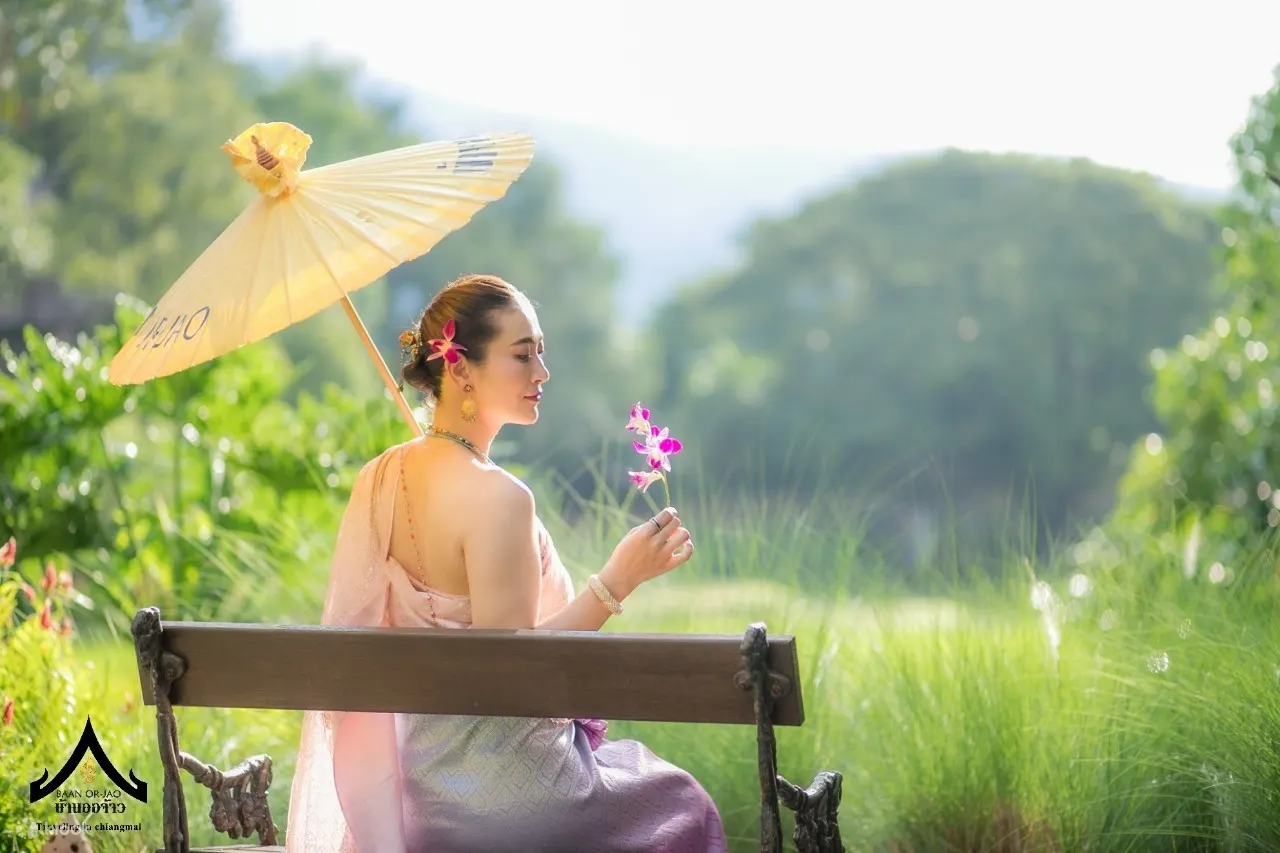 淑女 雨伞 传统服饰 花