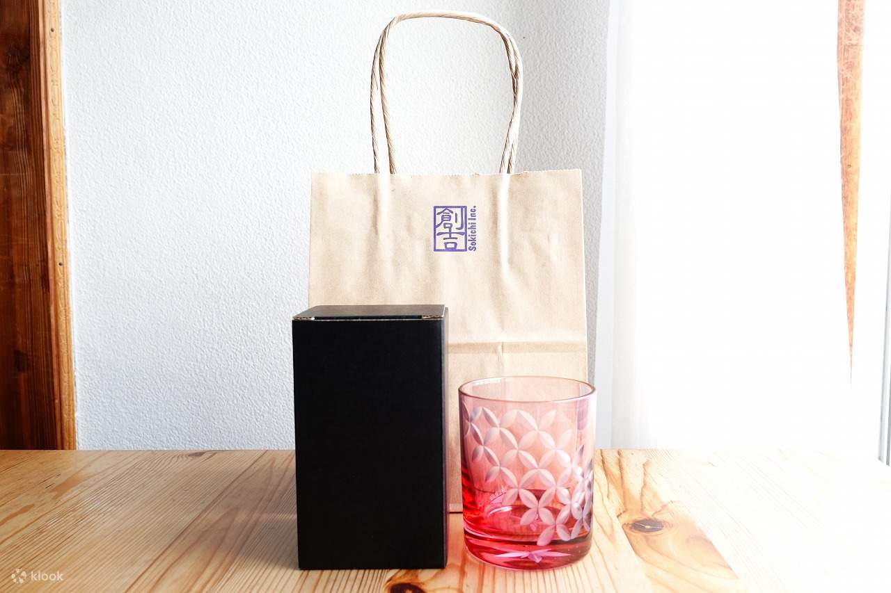 ประดิษฐ์แก้วเอโดะคิริโกะ (Edo Kiriko Glass) ที่เป็นเอกลักษณ์ของคุณเองใน อาซากุสะ