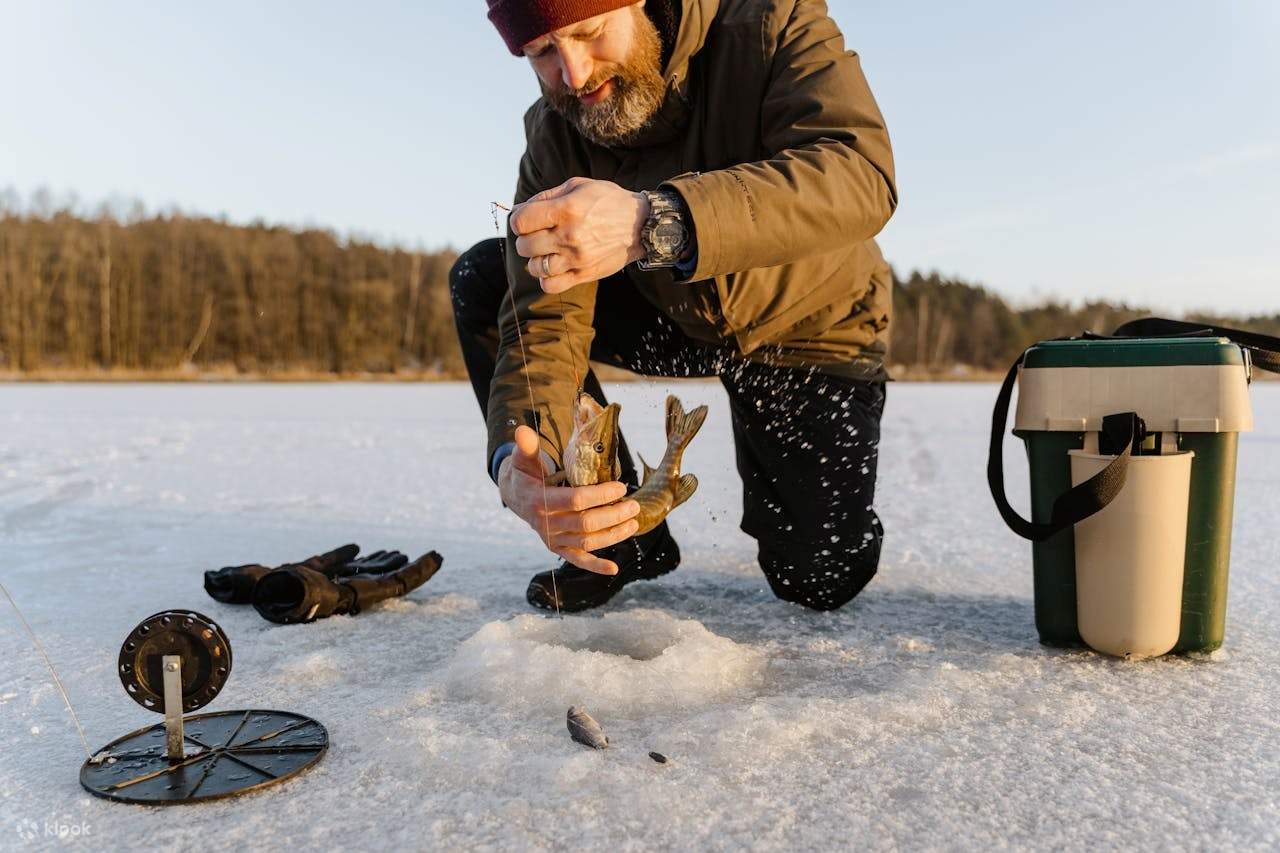 Experiencia de pesca en hielo con barbacoa