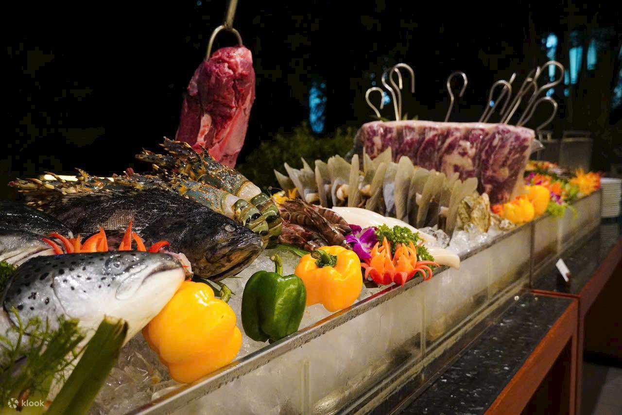 บุฟเฟต์นานาชาติ ที่ โรงแรมเชอราตัน ฮานอย เวสต์ 