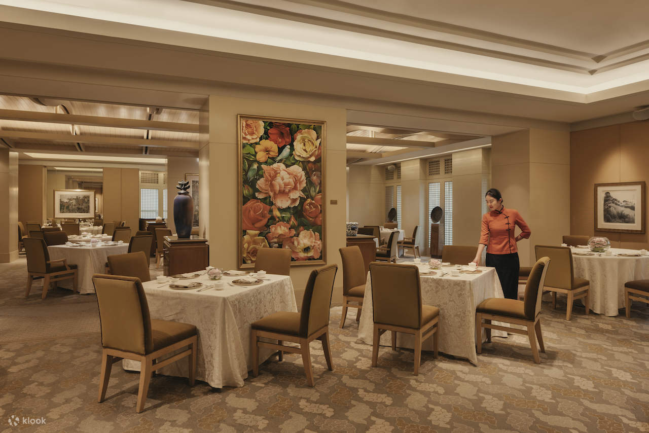 ดอกโบตั๋นสีทองที่ Conrad Centennial Singapore