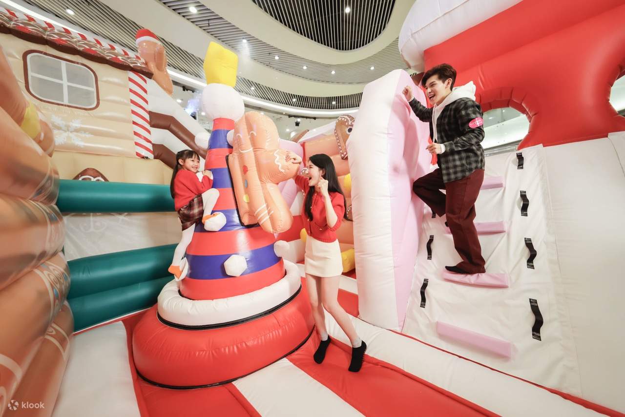 荃新天地姜饼人圣诞充气乐园