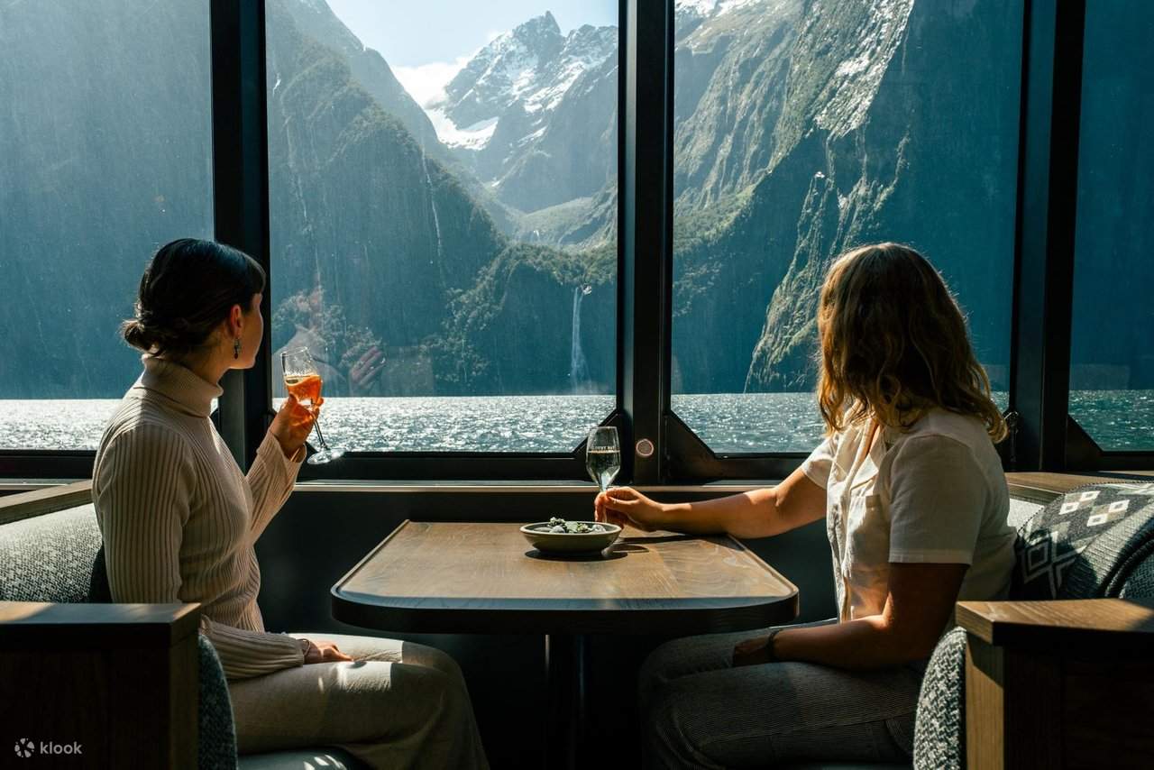 Milford Sound Kelas Perniagaan - RealNZ/Altitude Tours