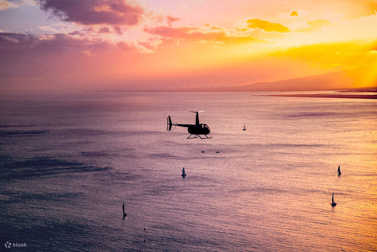 Helikopter R44 Saat Matahari Terbenam