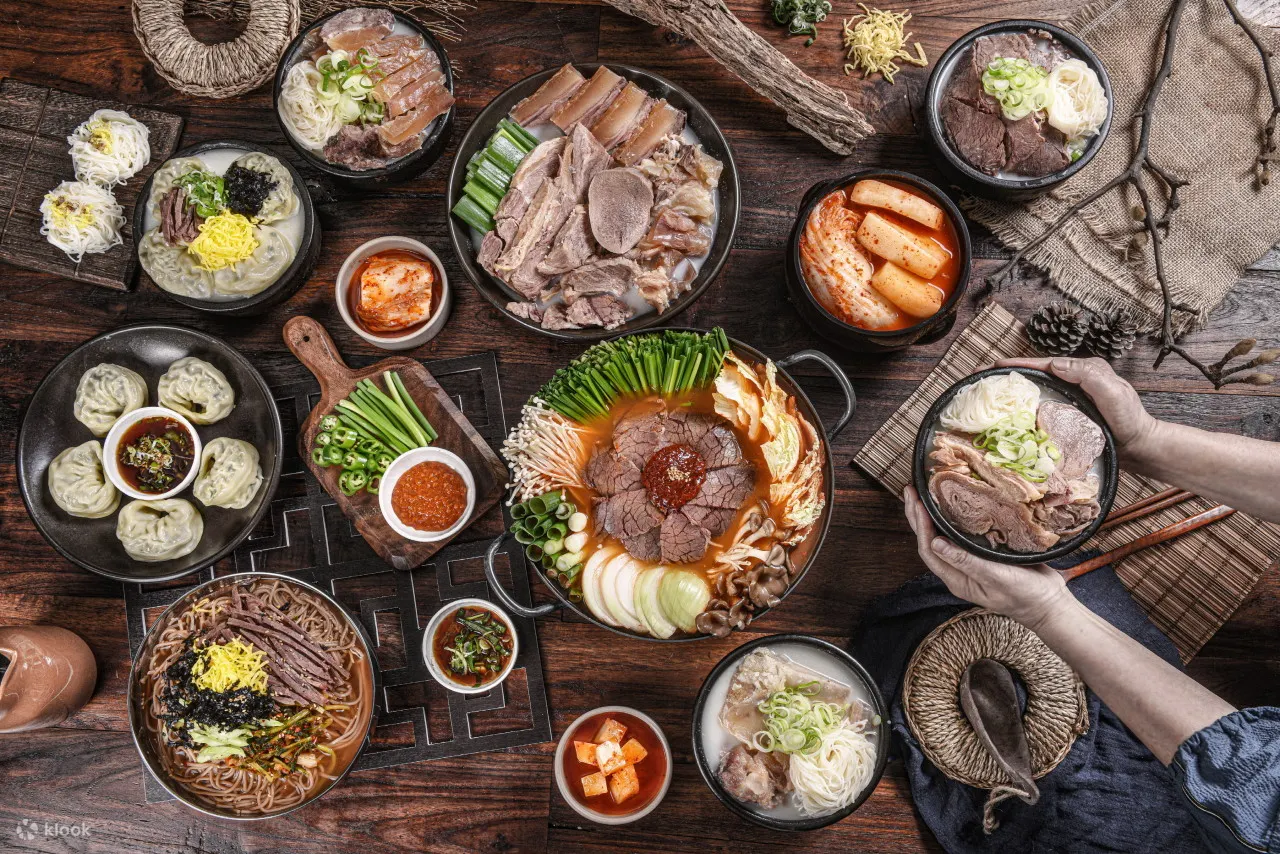 首尔韩式汤饭餐厅餐桌预订