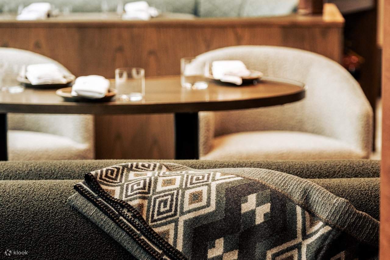 米尔福德峡湾商务舱体验 - RealNZ/Altitude Tours