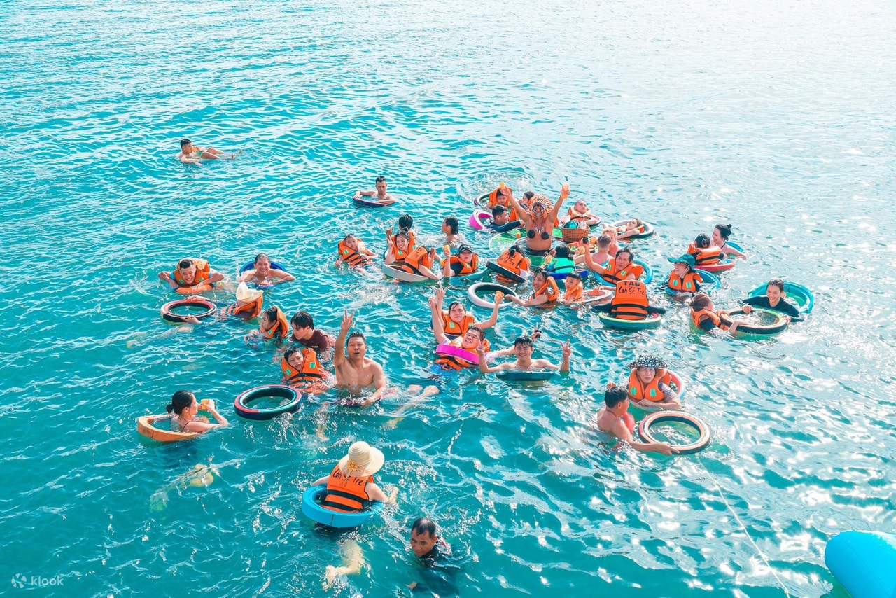 Плавучий бар в Нячанге, вечеринка на лодке, тур по островам - Klook Россия