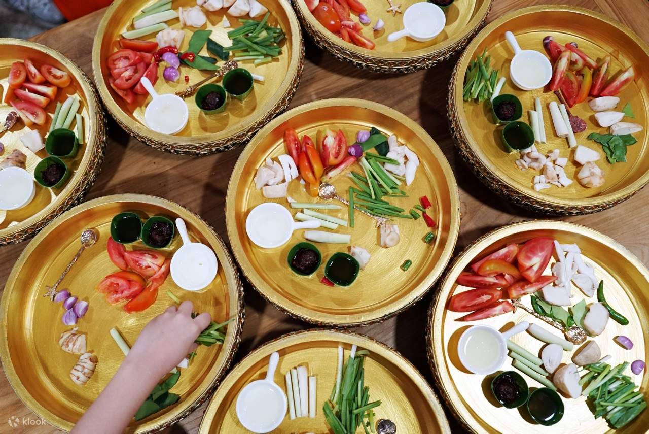 Kelas Memasak Thailand oleh Mango Cooking School - Bangkok