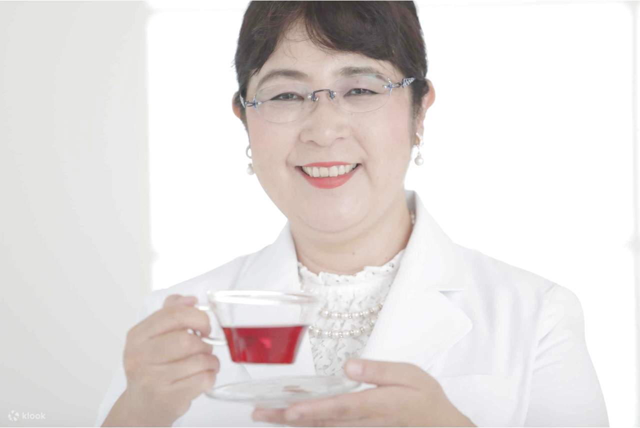 Experiencia de mezcla de té japonés y hierbas Wakan Kissa Sakura