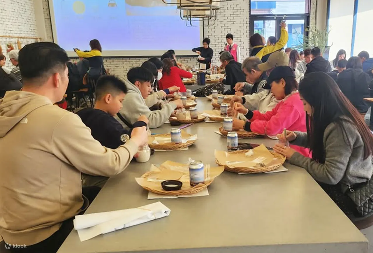 每位客人都可选择自己喜欢的套餐并参加亲手制作的活动。