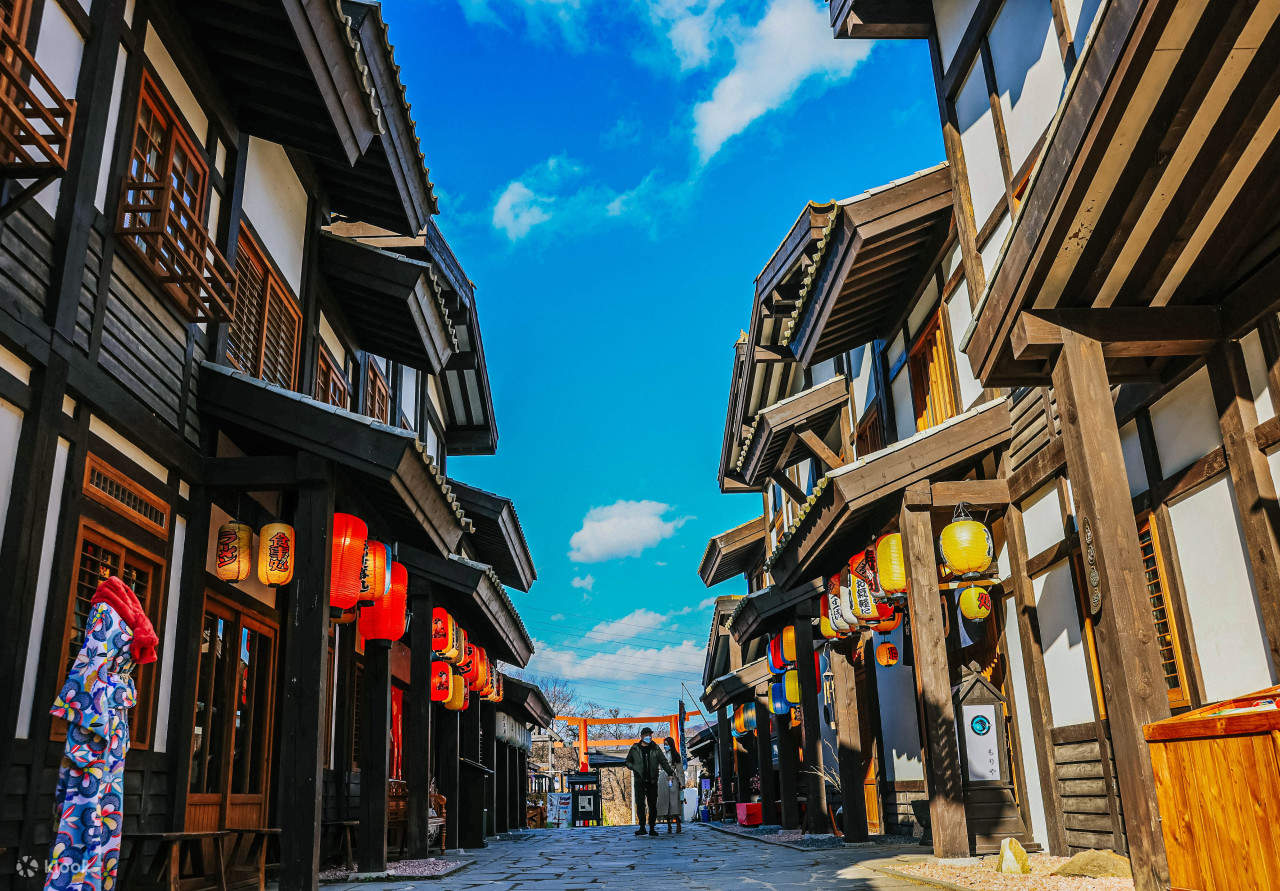 Privatwagen mit Fahrer ab Seoul: Pocheon Art Valley, Herbland, Nizimori Studio, Sanjeong Lake & Erdbeer-Erlebnis