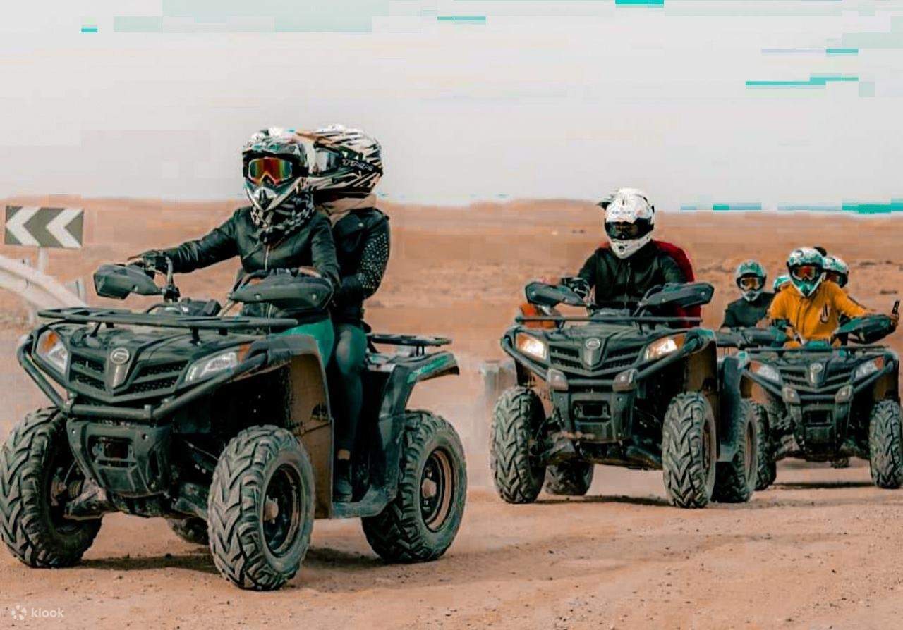 アガファイ砂漠：四輪バイク、ラクダ乗り体験＆ディナーショー