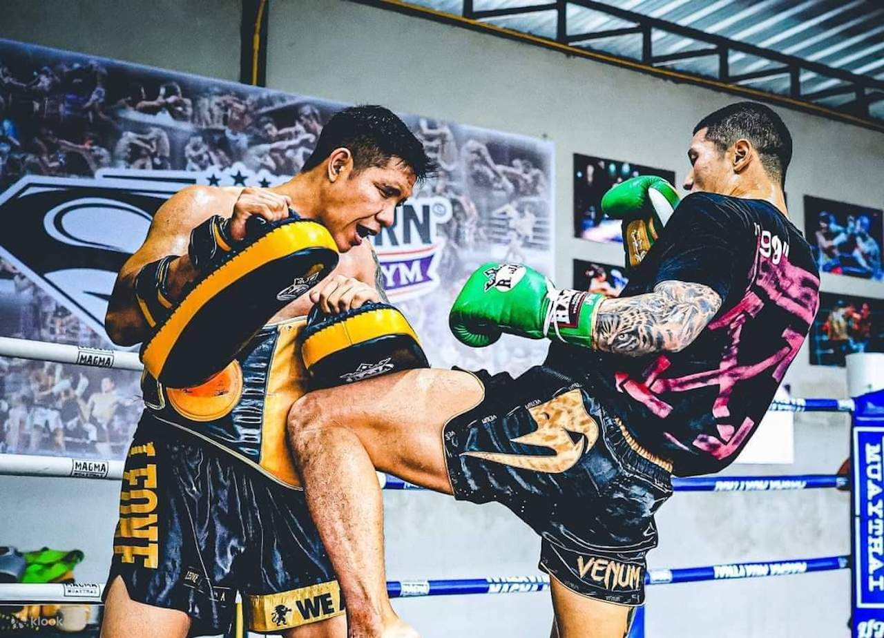 สนุกไปกับ**คลาสเรียนมวยไทย** และไม่ต้องกังวลใจหากนี่เป็นครั้งแรกของคุณ