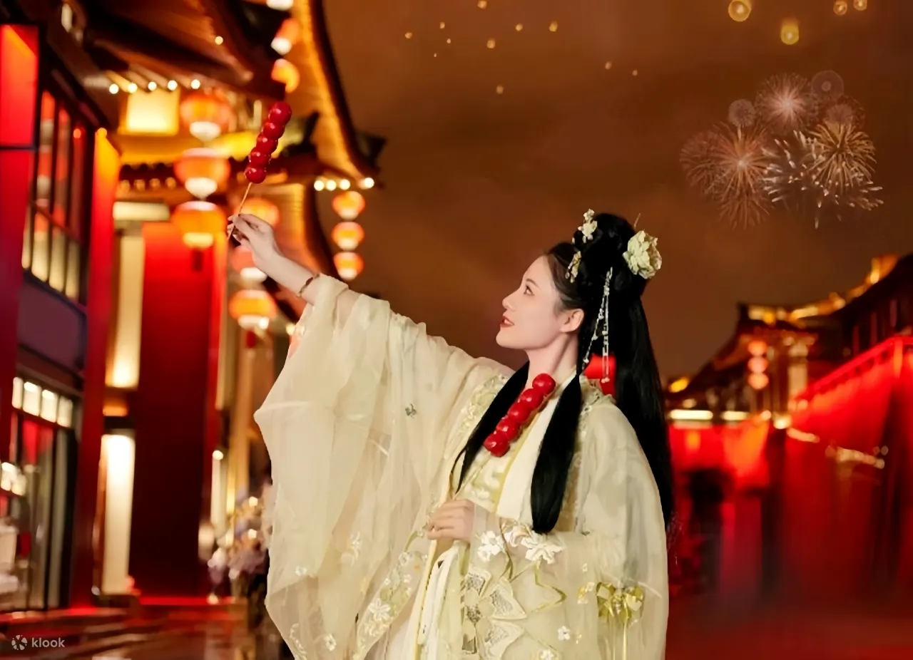 每一款妆容都经过精心设计，力求还原历史风貌，同时结合现代审美，让您在古典与时尚之间找到完美的平衡