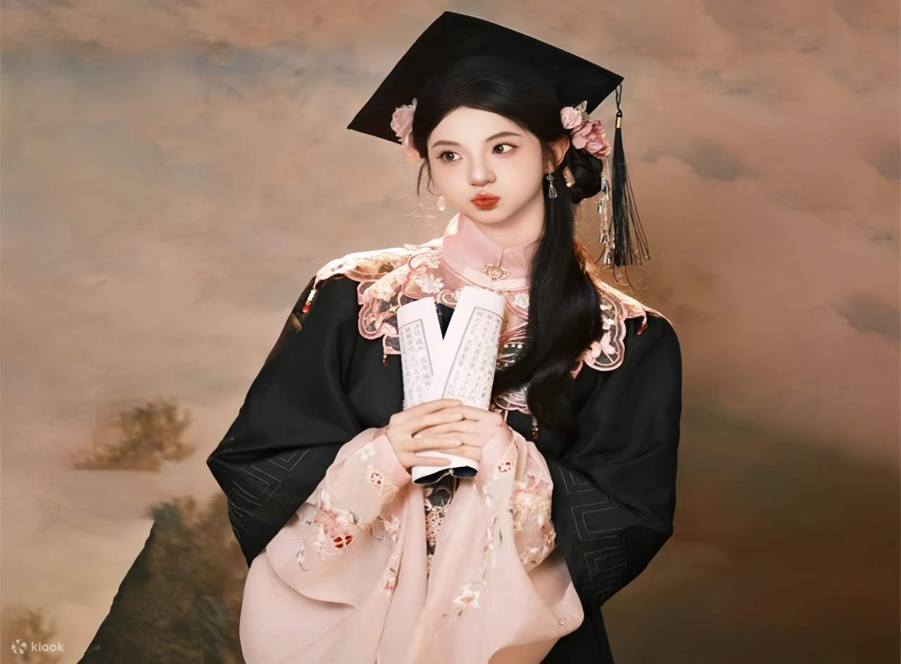 風格多元：可選擇 “仙氣飄飄” 的古風寫意、“明制端莊” 的禮儀感，或 “魏晉” 的灑脫隨性，甚至結合現代創意打造 “新中式” 混搭風格