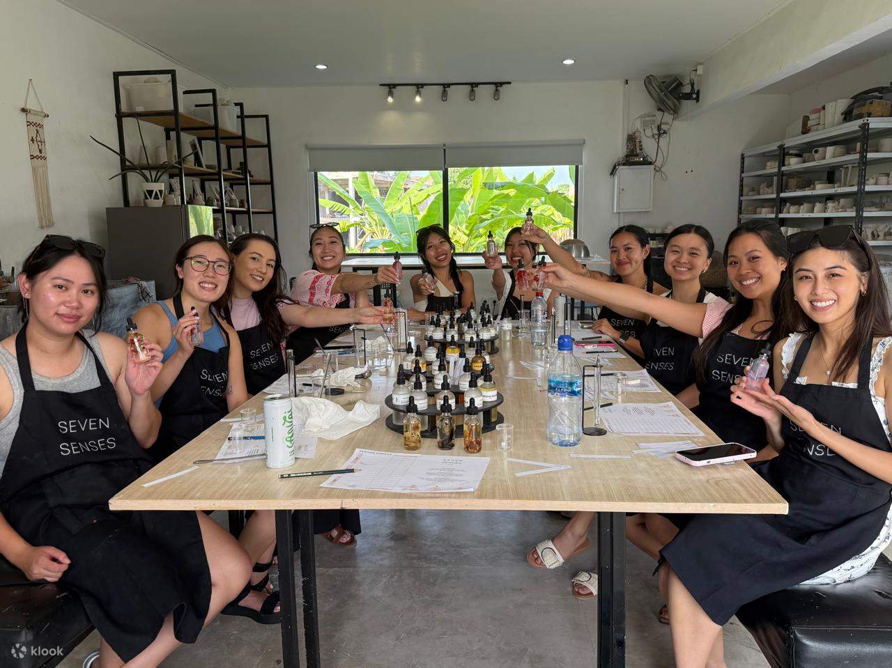 Prenotazione di gruppo per laboratorio di oli profumati per il corpo