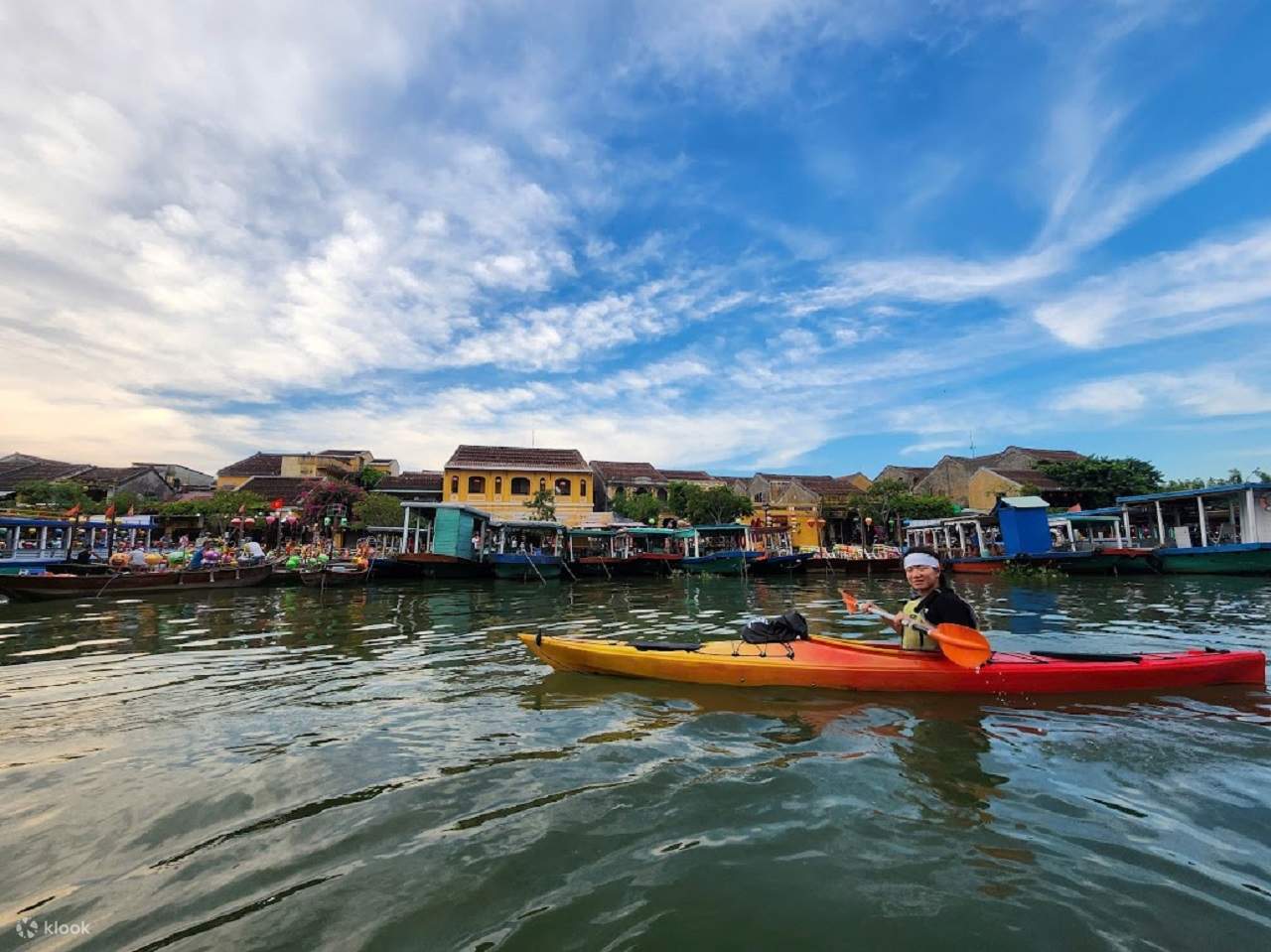 Pengalaman Petualangan Air Kayak Matahari Terbenam di Hoi An