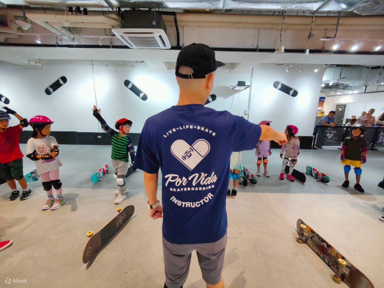 kelas skateboard dalam ruangan