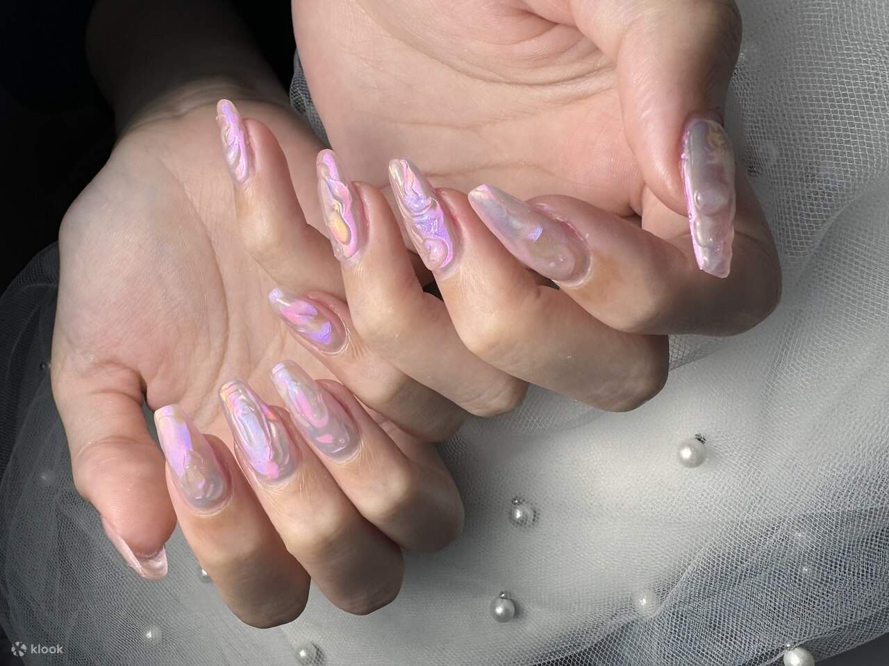 Semua pakej merangkumi penjagaan rapi, memastikan manikur anda mengekalkan kilauannya untuk tempoh yang lebih lama.