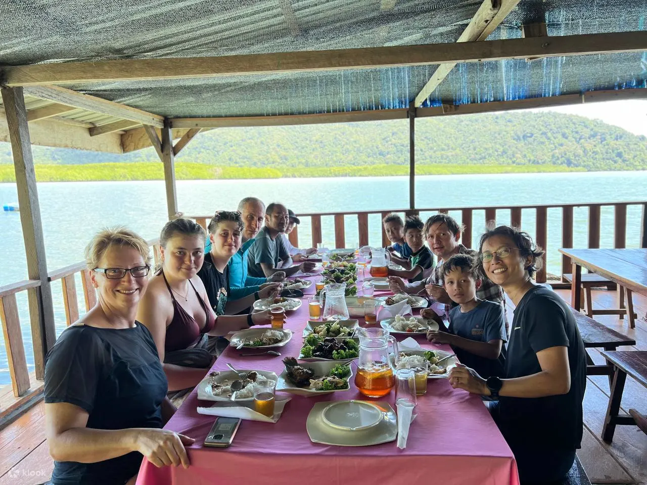 Floating restaurant