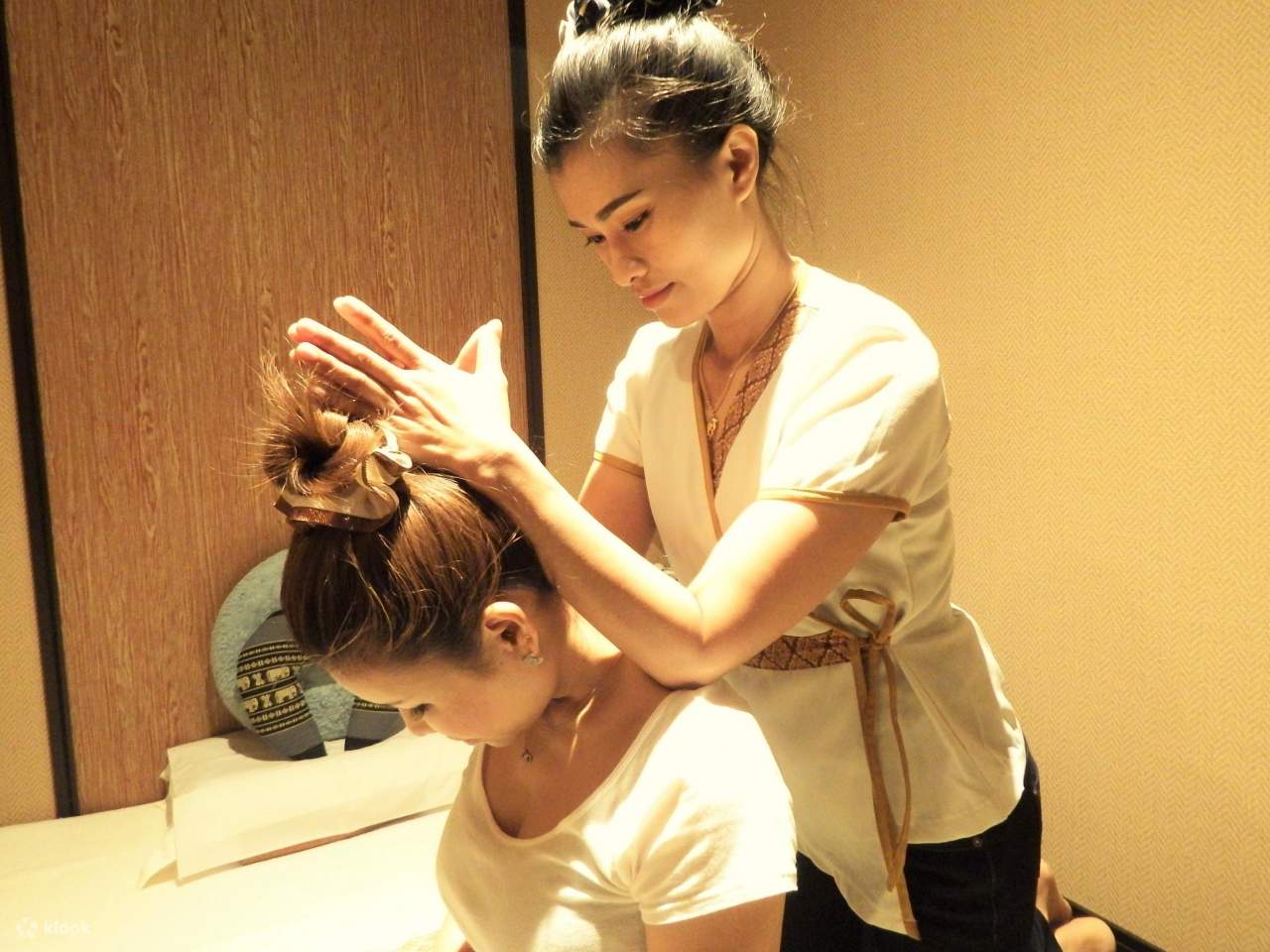 Nous proposons des services de massage authentiques à des prix relativement abordables. Vous pouvez également choisir des séances plus longues pour détendre complètement votre corps fatigué par le voyage.