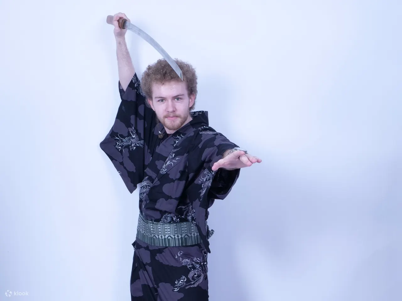 金泽: 提供和服的自拍式摄影体验