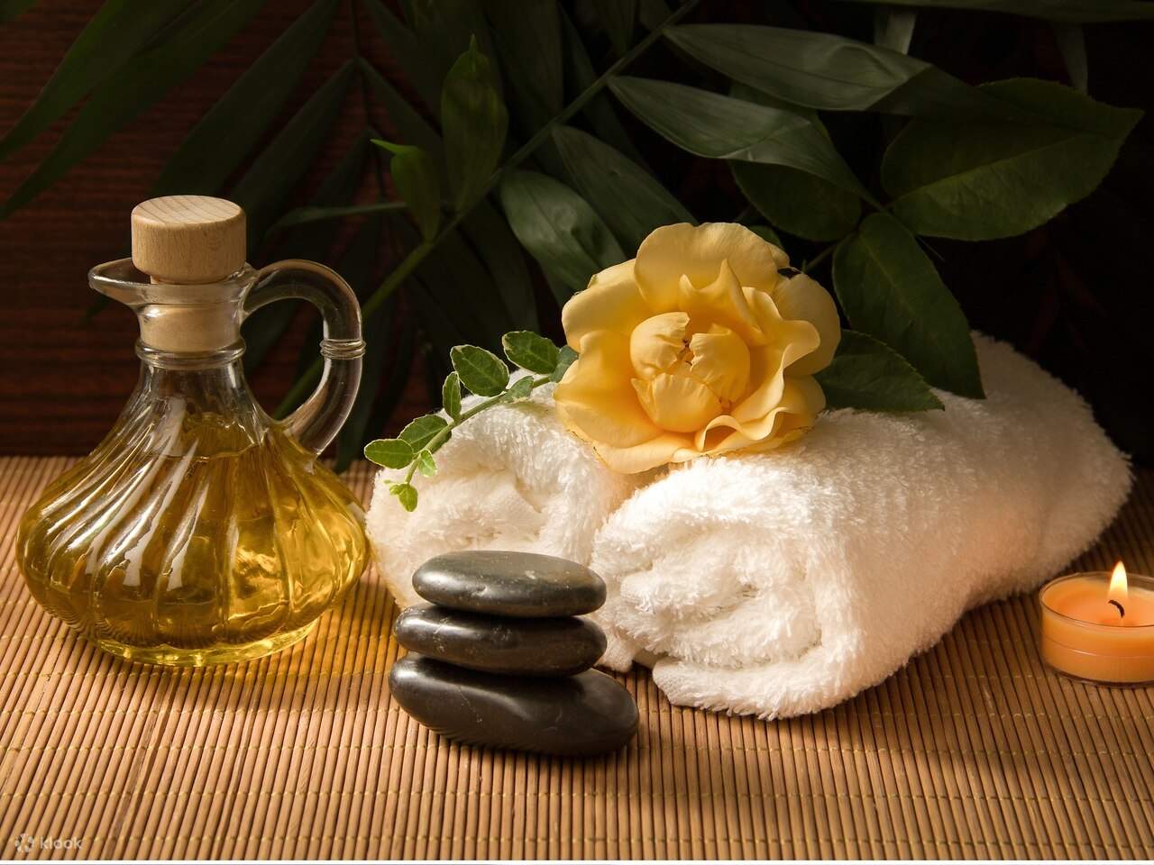 ผ่อนคลายในห้องส่วนตัว พร้อมปรนนิบัติด้วยทรีตเมนต์เพื่อความงามและบำรุงผิวกายระดับมืออาชีพหลากหลายรูปแบบ เพื่อประสบการณ์การฟื้นฟูร่างกายและจิตใจอย่างครบวงจร